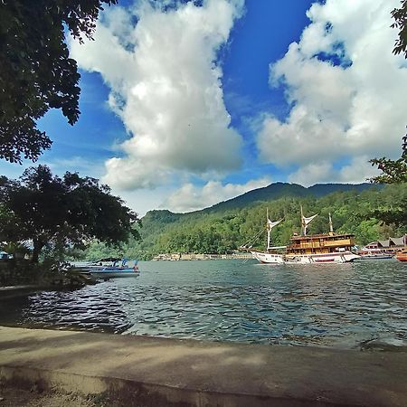 Pandu Lakeside Hotel Парапат Екстериор снимка