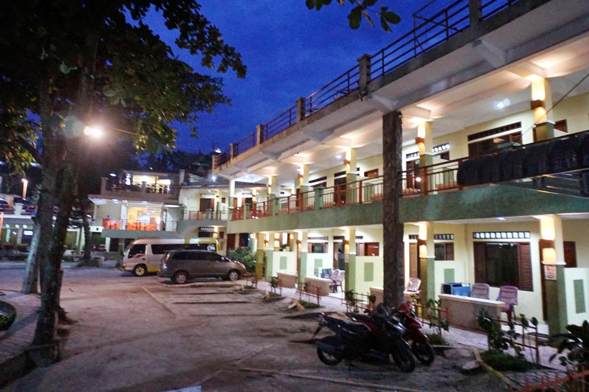 Pandu Lakeside Hotel Парапат Екстериор снимка