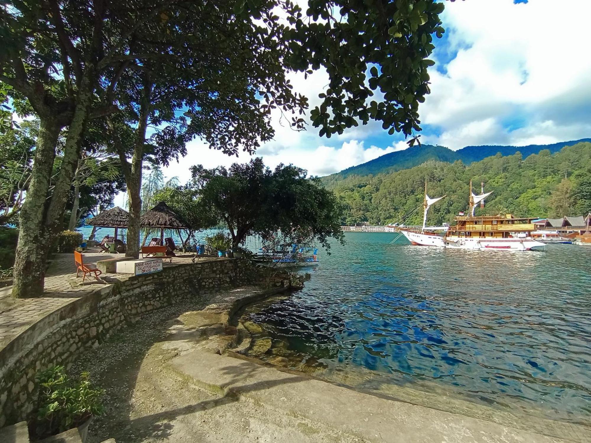 Pandu Lakeside Hotel Парапат Екстериор снимка