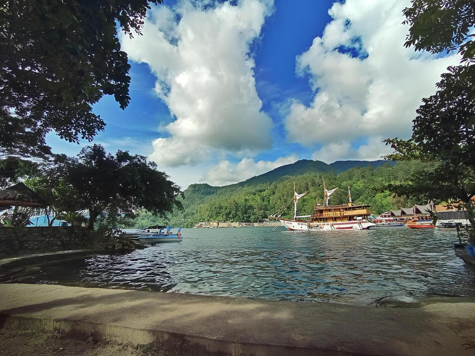 Pandu Lakeside Hotel Парапат Екстериор снимка