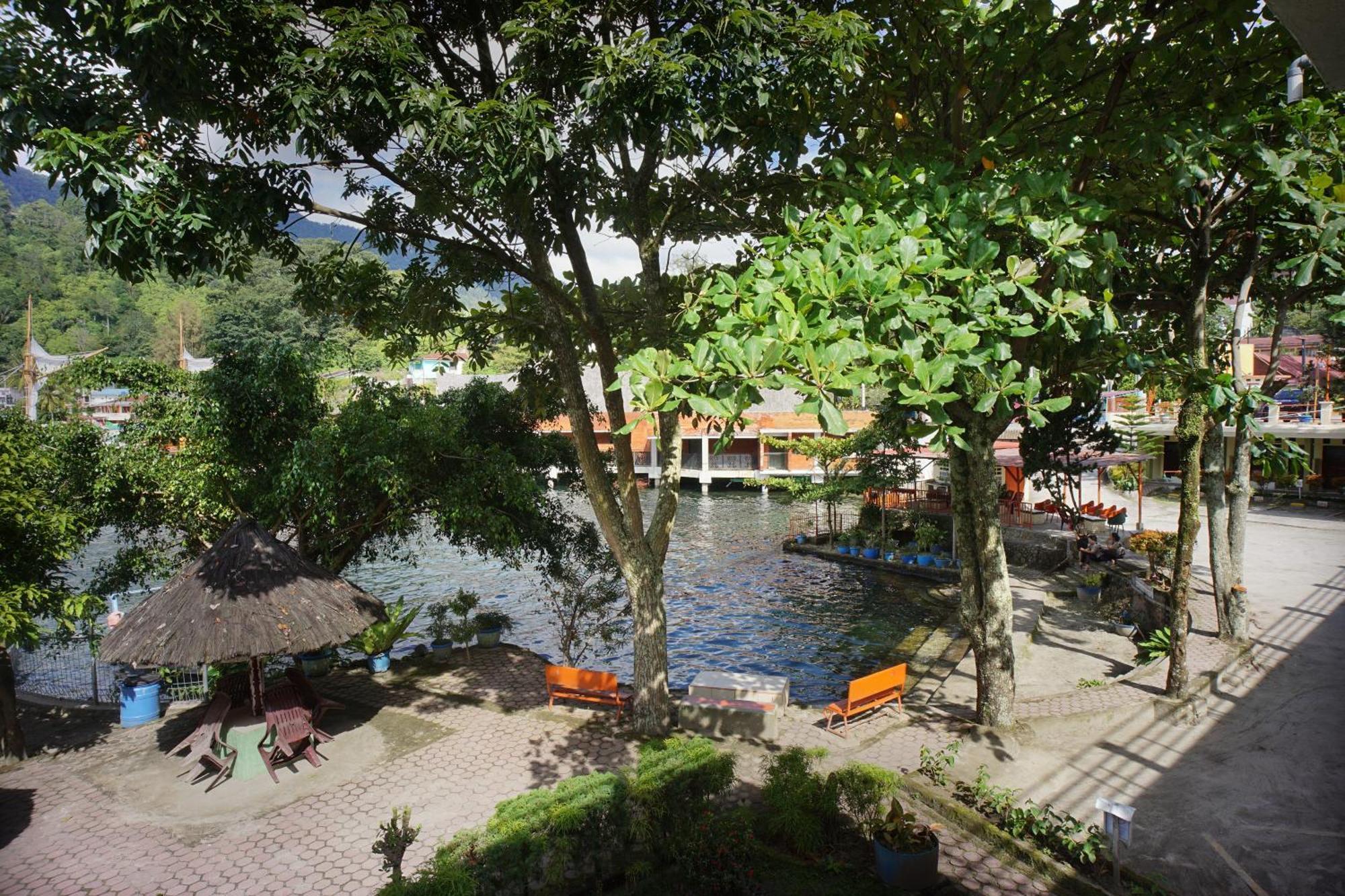 Pandu Lakeside Hotel Парапат Екстериор снимка