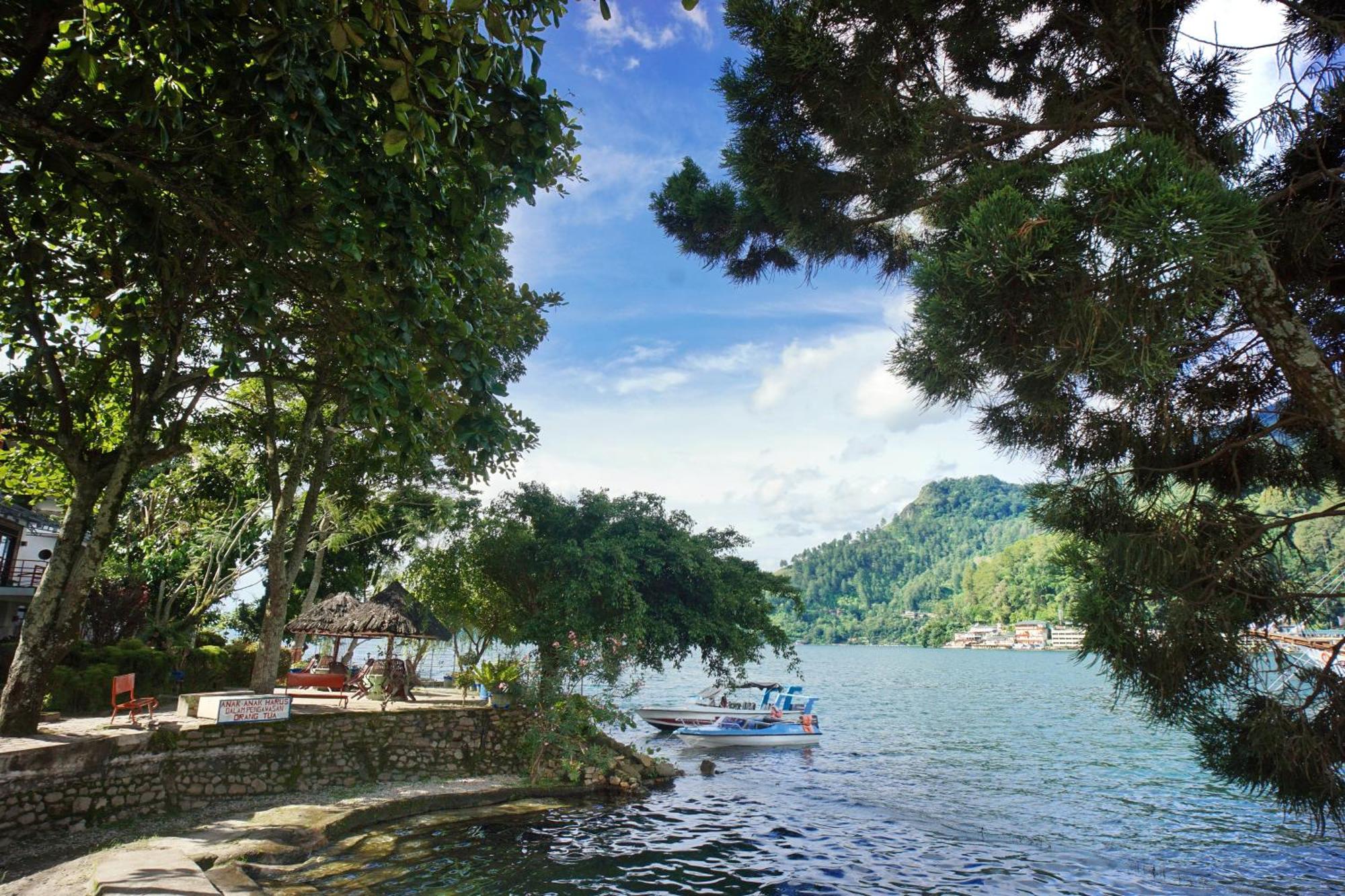 Pandu Lakeside Hotel Парапат Екстериор снимка