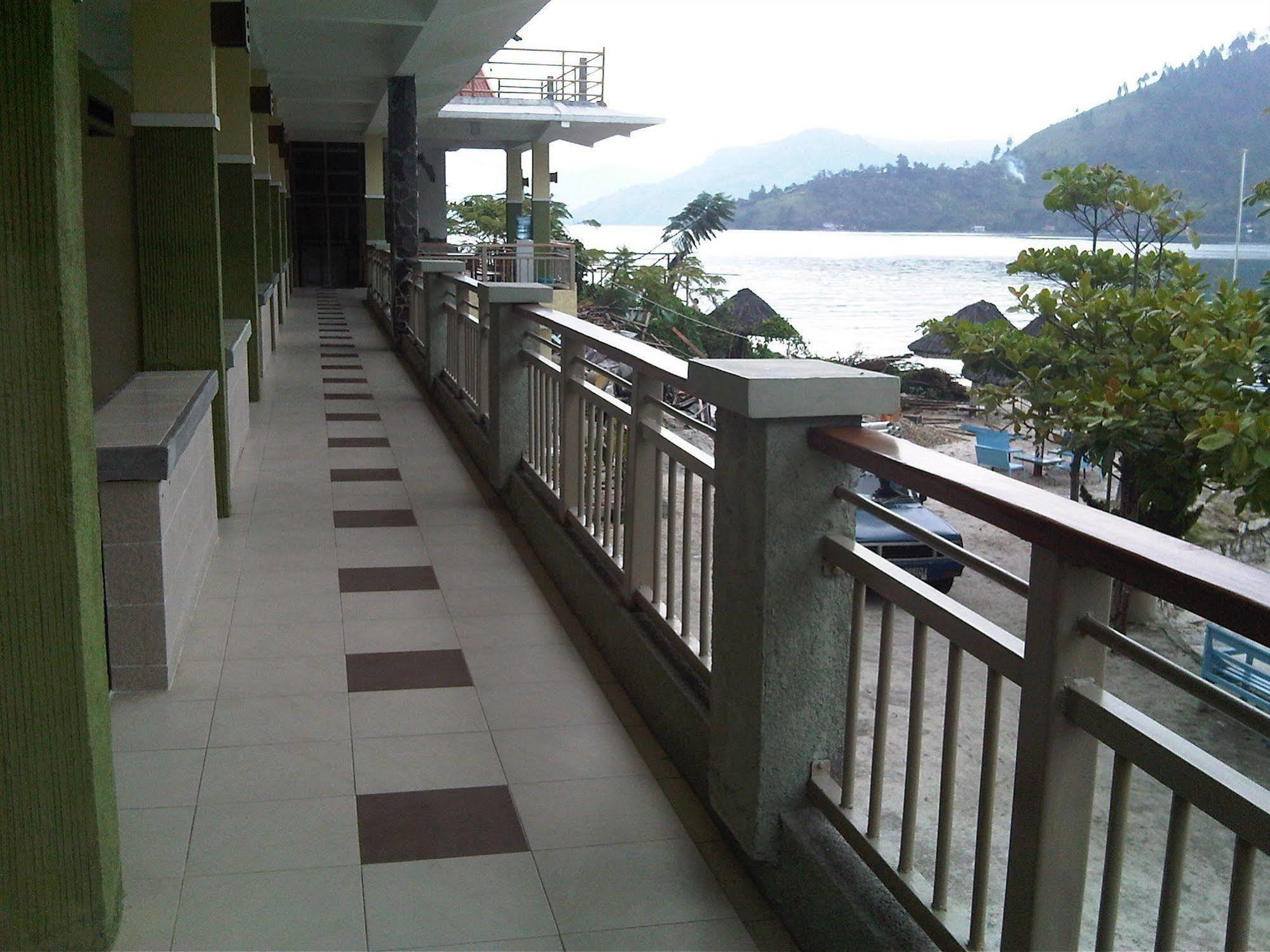 Pandu Lakeside Hotel Парапат Екстериор снимка