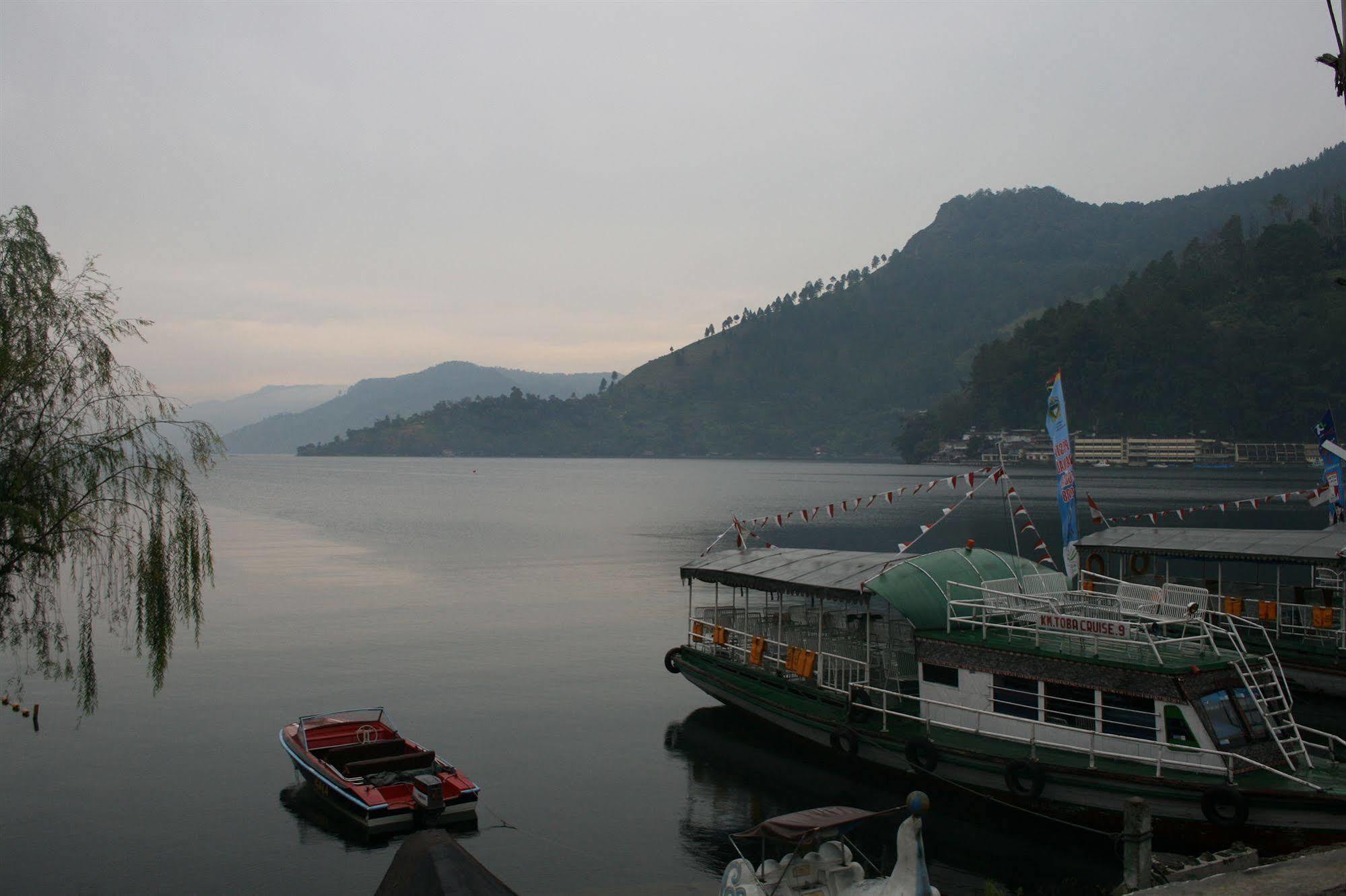 Pandu Lakeside Hotel Парапат Екстериор снимка