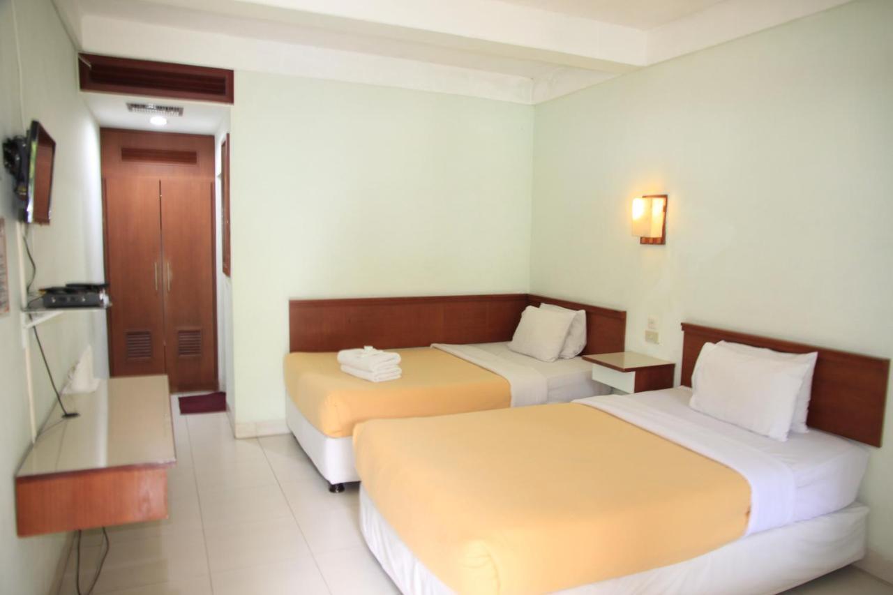 Pandu Lakeside Hotel Парапат Екстериор снимка