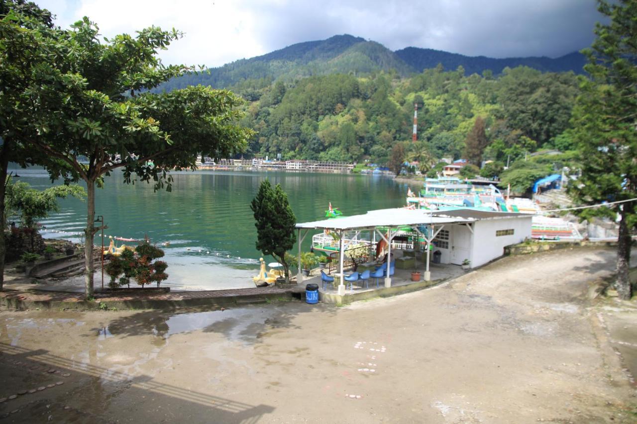 Pandu Lakeside Hotel Парапат Екстериор снимка