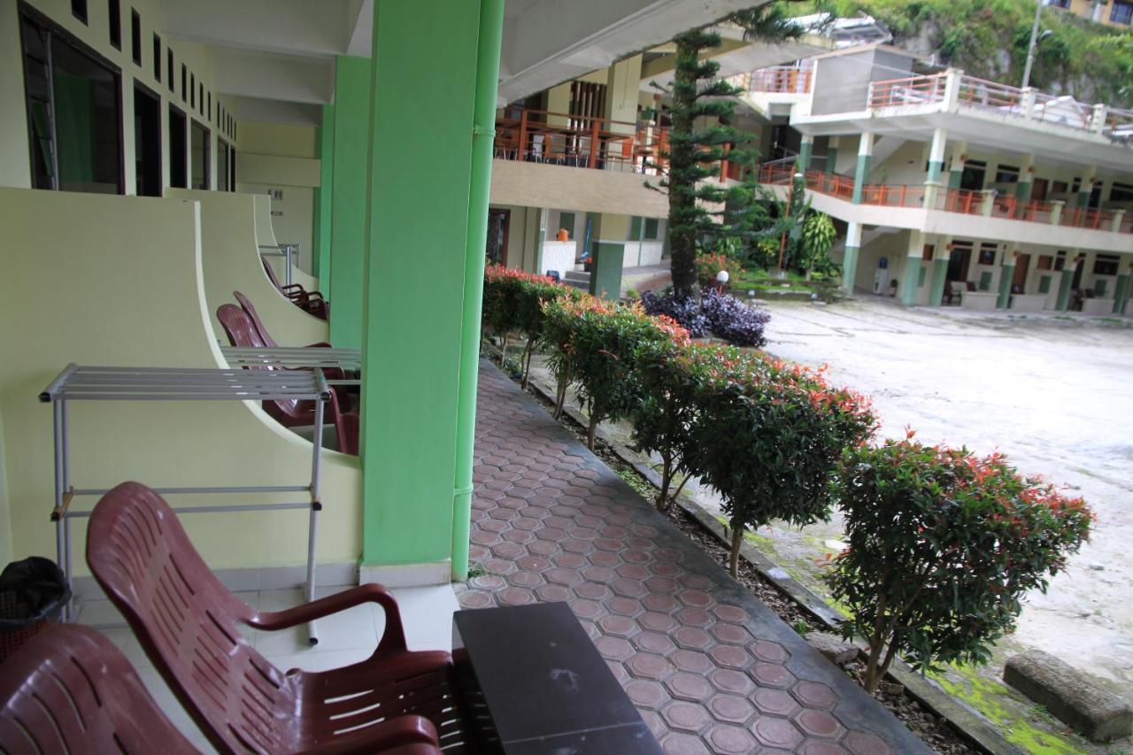 Pandu Lakeside Hotel Парапат Екстериор снимка