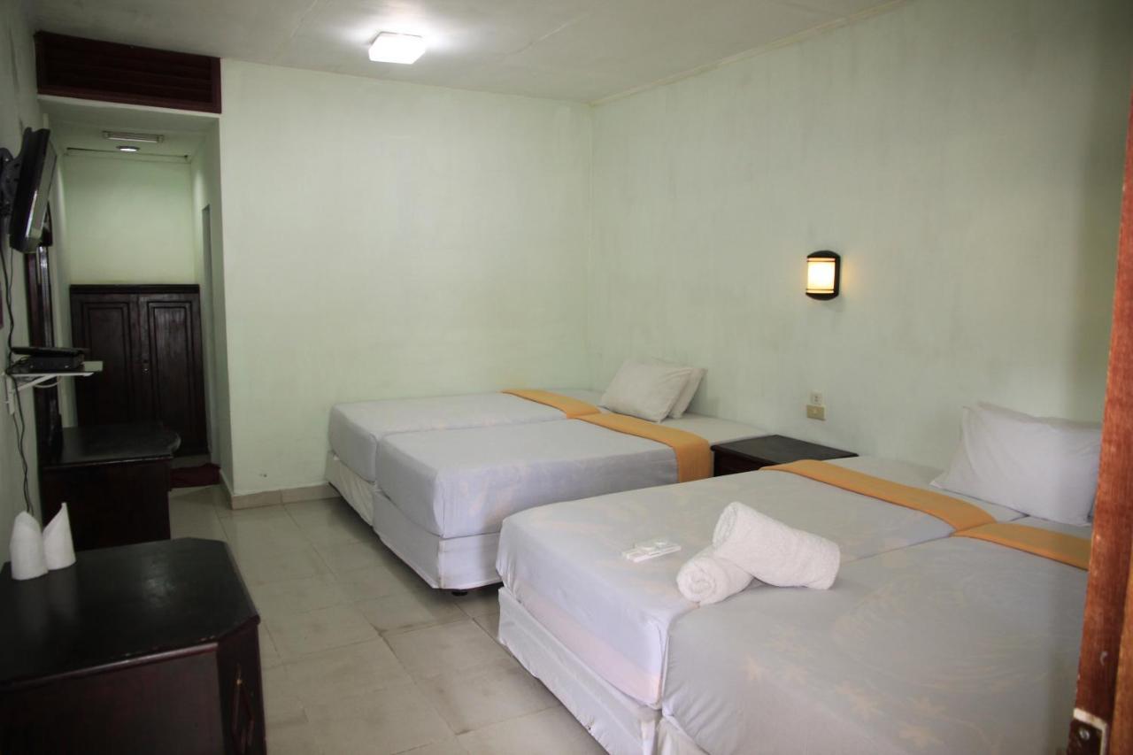 Pandu Lakeside Hotel Парапат Екстериор снимка