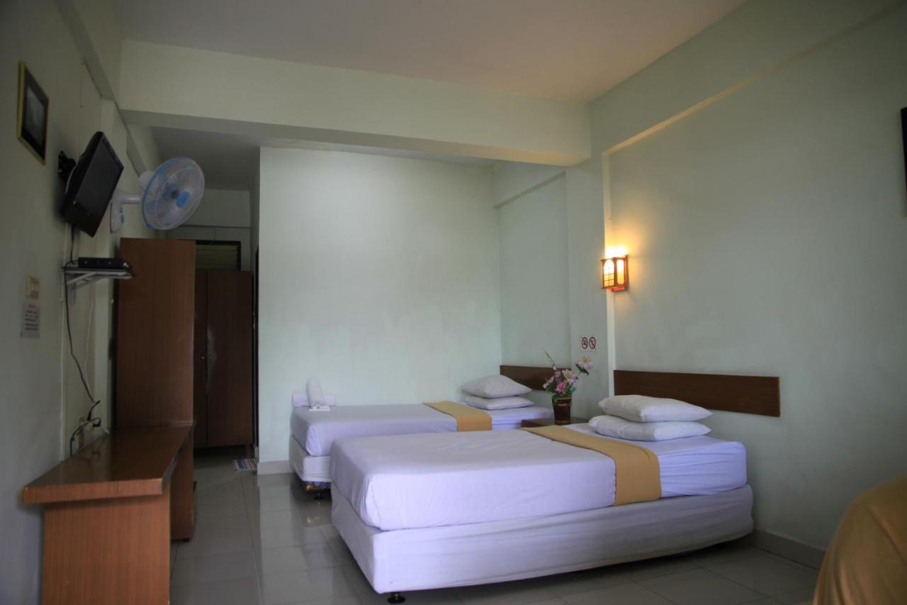 Pandu Lakeside Hotel Парапат Екстериор снимка