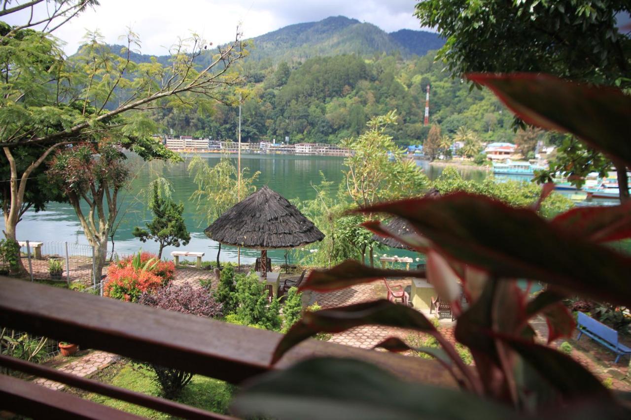 Pandu Lakeside Hotel Парапат Екстериор снимка